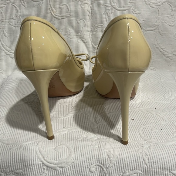 Cream Patent Leather Damier Azur Damia Peep-toe Size 38 Pumps - Picture 3 of 6